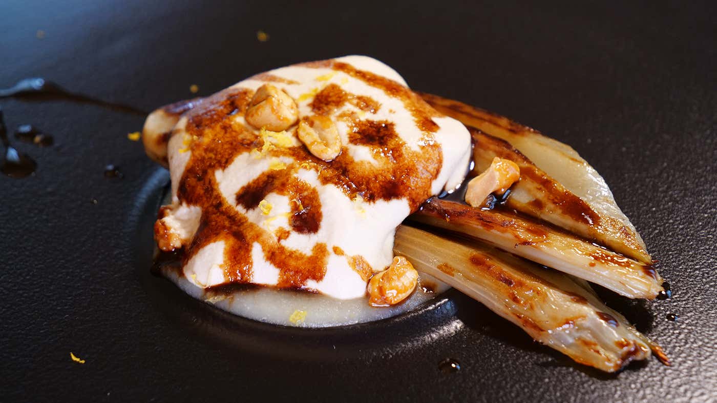 Cardo Gobbo di Nizza Monferrato servito con limone alla marocchina, arachidi e liquirizia I Due Buoi si trasferisce in Villa sulle colline del Monferrato